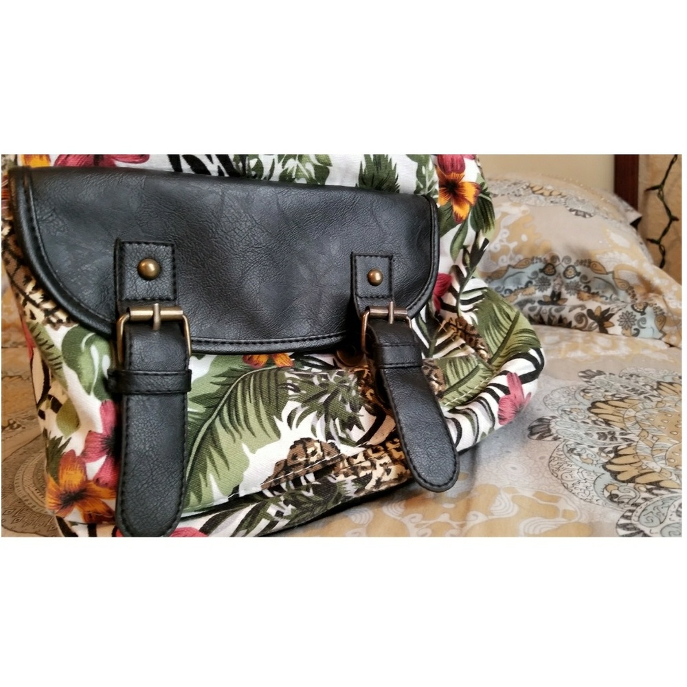 Backpack - Picture 3 of 4